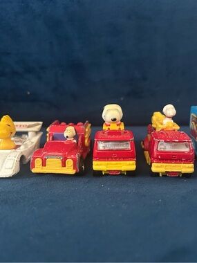 Vintage Lot Of 5 Peanuts Snoopy & Woodstock Diecast Mini Car